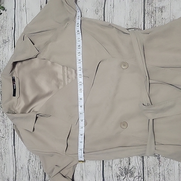 Event Trench Coat, Large - Picture 11 of 17